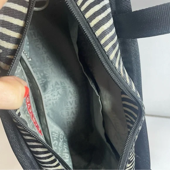 Harvey’s original seatbelt bag Zebra print tote. Pre-owned. - Picture 10 of 16